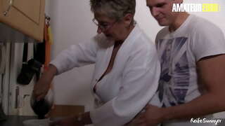 REIFE SWINGER - #Erna - Похотливая Կուգուար Մեծ Жопой Լեւոնը Անդամ և отсасывает Իր Մարդուն