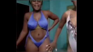 (NN) je Milují křivky a přízvuk