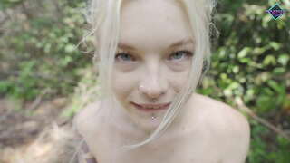 Horny ជំទង់មិនល្អធំមេនៅក្នុងព្រៃ។ Karneli Bandi