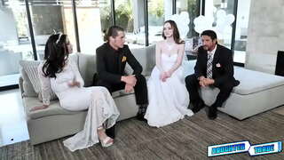 Daddies ndihmuar e tyre stepdaughters Kalter Moore dhe Jazmin Luv për të marrë disa njohuri seksi