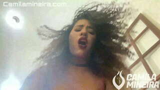 Ridning på hans store kuk å tjene en masse stor i hennes barbert fitte