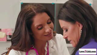 Tetun enfermeria mil maestra na un skol i a kaba su tonto feita.E maron cuba nan grandi ta bai biaha kaba i ta mustra su tonto.Bai abou, e 69