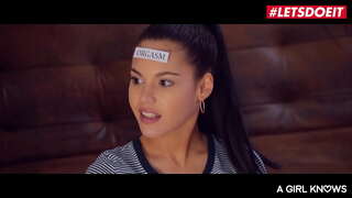 #LETSDOEIT - Sicilia Modello, Apolonia e Katana - ASIAN TEEN CERCA di SESSO LESBICO CON la SUA amica del cuore