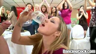 Dancingcock Big Manok Nga Selebrasyon