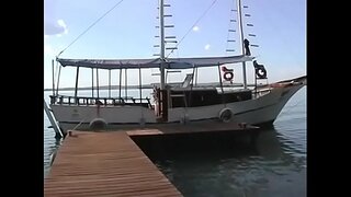 Гореща латинска америка блондинка трахается в задника на открито на моста