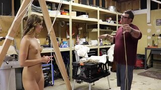 Akt Christi Lav U Lisicama S Povezanim Rukama I Grudima