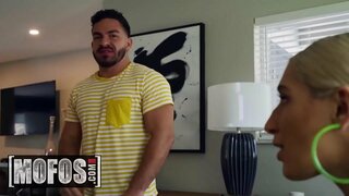 ���त्नी के पास - MOFOS