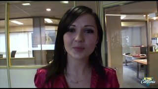 Մանրանկարչություն թխահեր առաջարկում է իր էշի հաճույքով