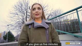 Caty හාදුවක් දී FakeHub