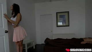 Abella危险希望感觉到她和连续剧阿拉伯和外国公鸡在她的湿娘们